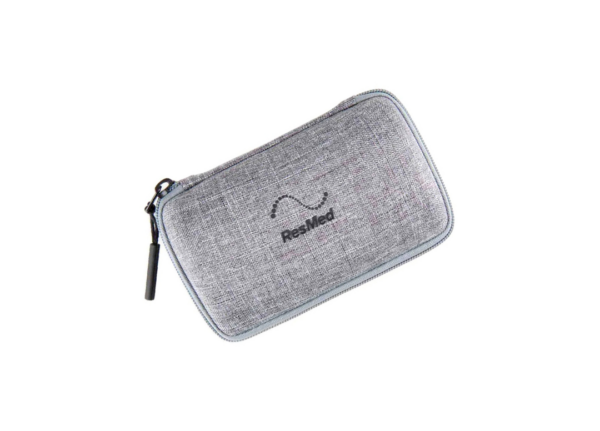 resmed-travel-case-airmini Vista frontal do estojo de viagem para o AirMini