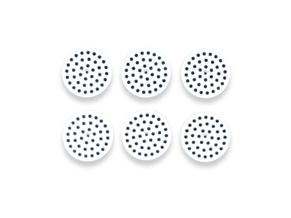 Filtro-de-carvão-ativado-de-algodão_cpap-cleaner-pro Vista frontal de 6 filtros de algodão com carvão ativado para purificação de ar no CPAP Cleaner Pro