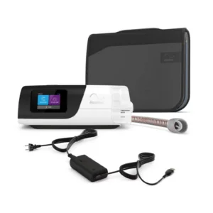 Frente do dispositivo AirSense 11 com o equipamento completo: estojo de viagem, tubo Climate Line Air 11, Humidair 11, fonte de alimentação de 65W e filtros.
